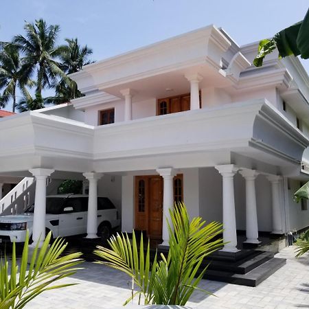 Luxury Villas Of Guruvāyūr Kültér fotó